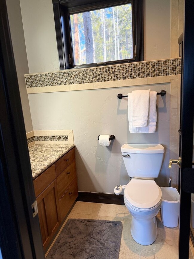 Building Photo - Gorgeous furnishings, Views, Luxury, Deck, Fireplaces, 4 bedroom in Breckenridge. Winter Seasonal...