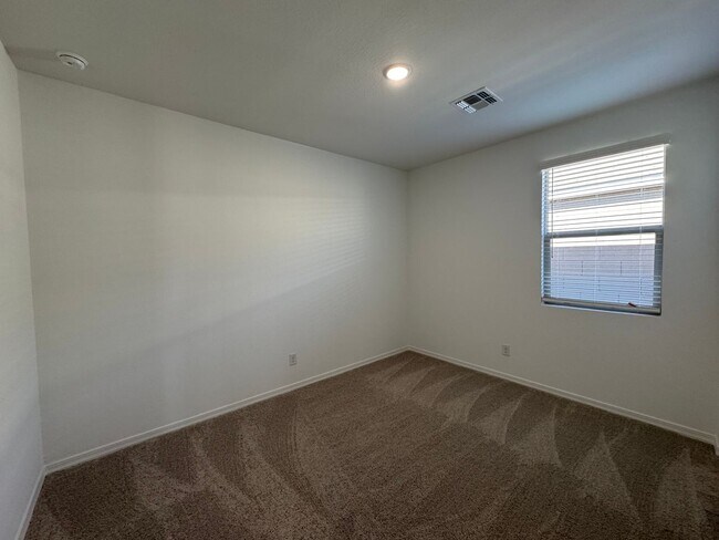 Building Photo - 3 bed 2.5 bath brand new home