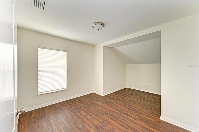 Building Photo - 15121 Searobbin Dr