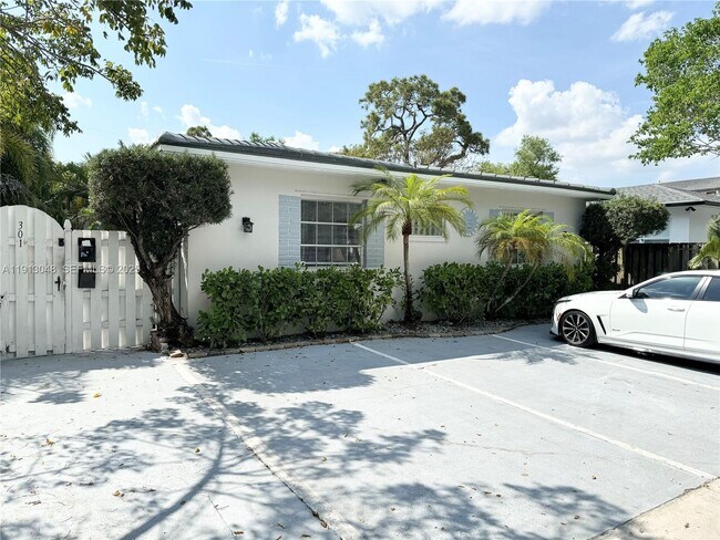 Building Photo - 301 NE 15th Ave