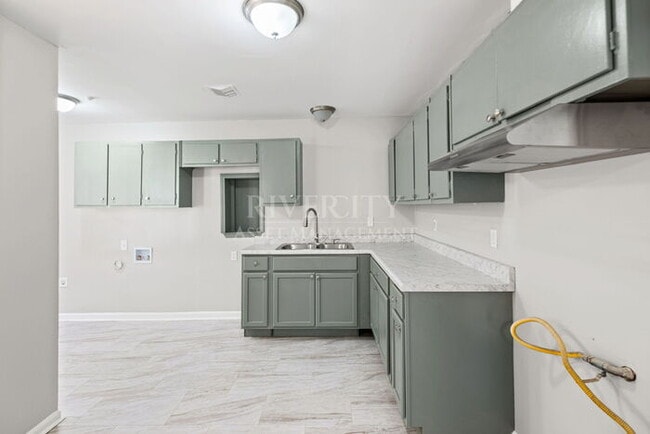 Building Photo - 3240 Boxdale St