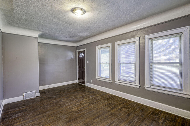 Building Photo - 3287 Tyler St