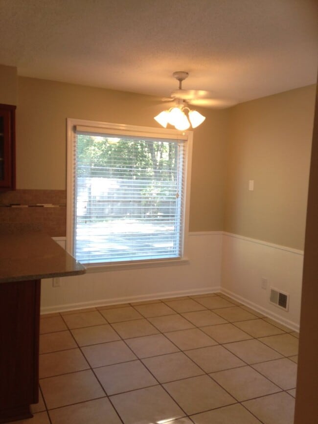 Building Photo - Beautiful Spacious Germantown Home!