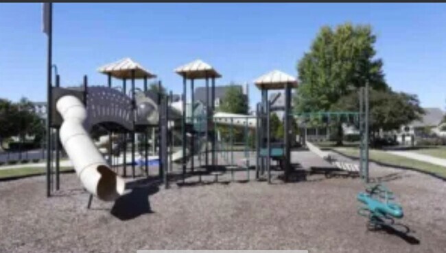 Building Photo - STUNNING HOME IN -POOL-TENNIS COURTS-GYM-PARK