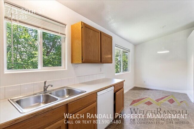 Building Photo - 741 30th St