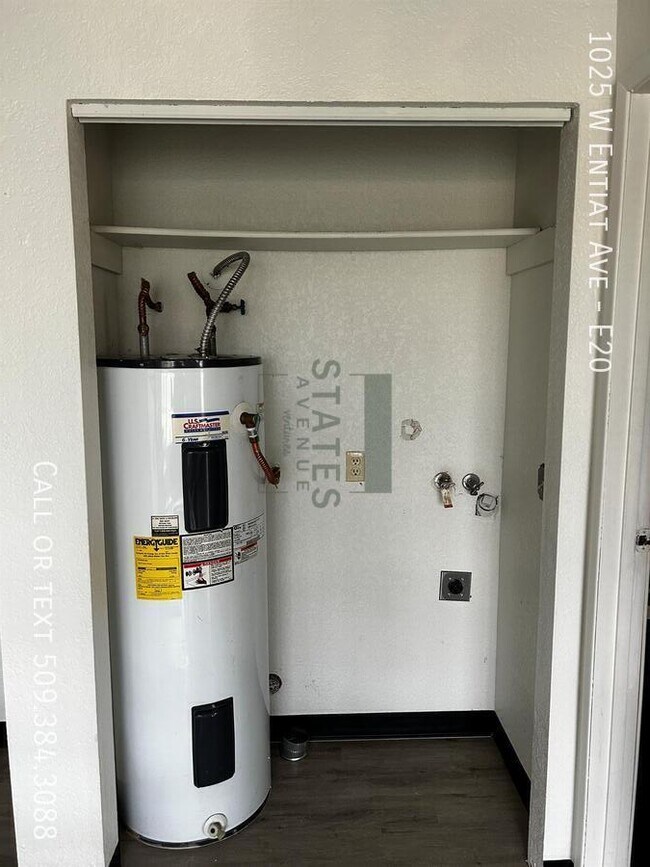 Building Photo - 1025 W Entiat Ave