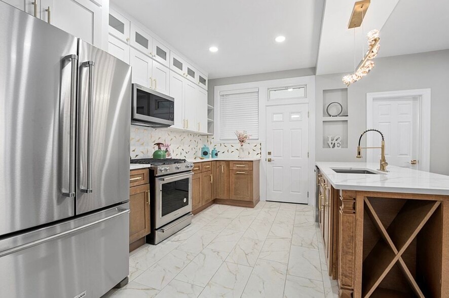 Building Photo - 1809 W Armitage Ave