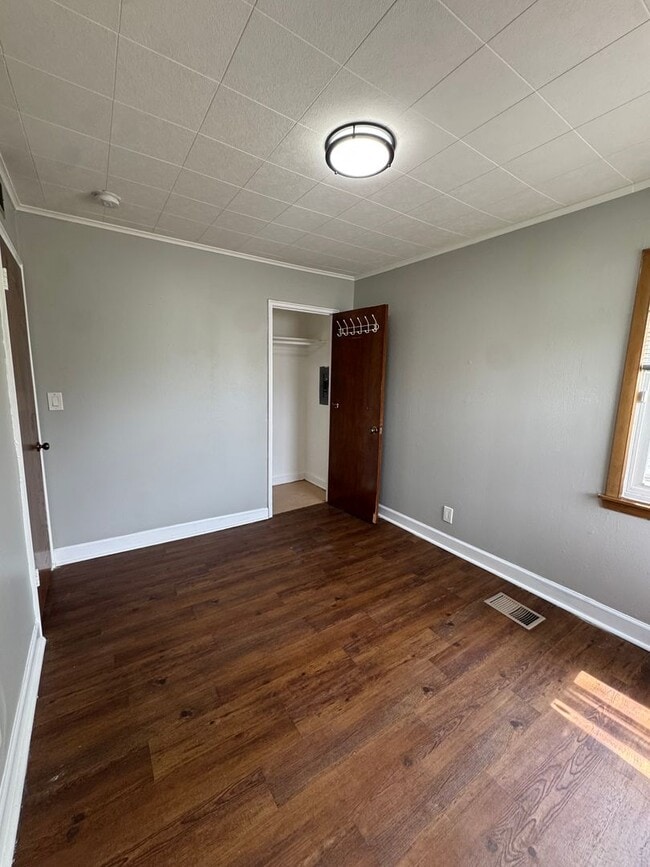 Building Photo - Two bedroom Ranch Style home in Lansing, I...