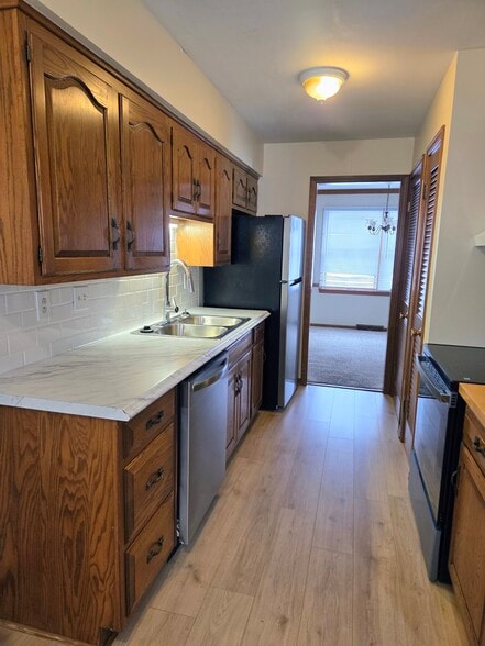 Building Photo - 495 Shadydale Dr