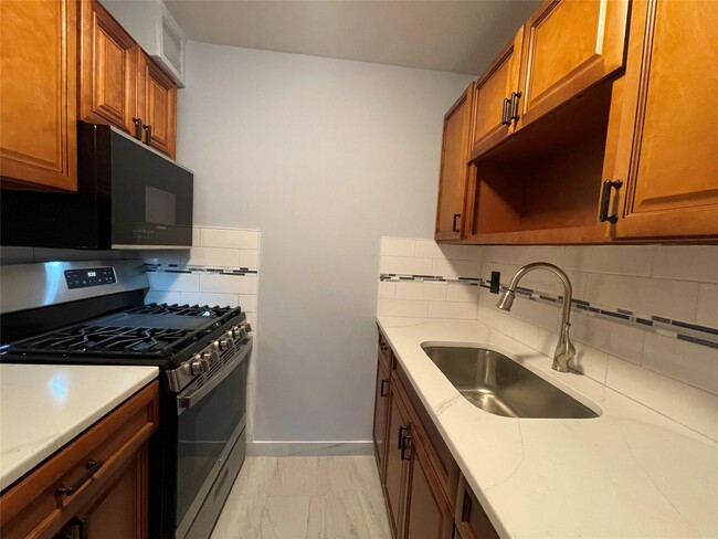 Building Photo - 3240 Netherland Ave