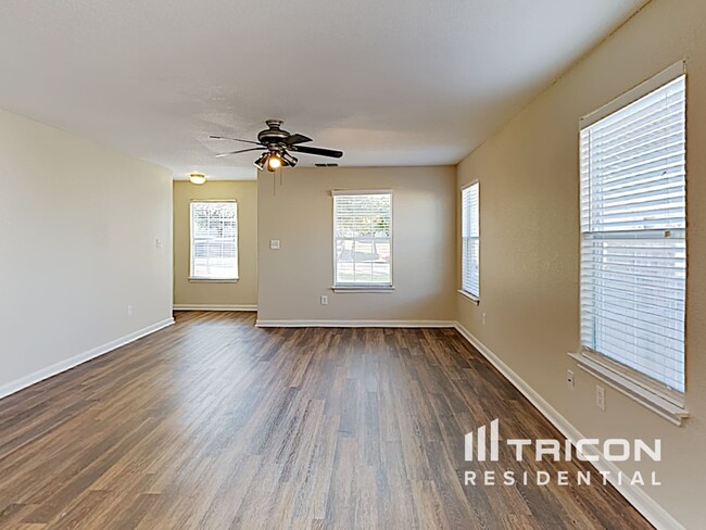 Building Photo - 11247 Country Canyon