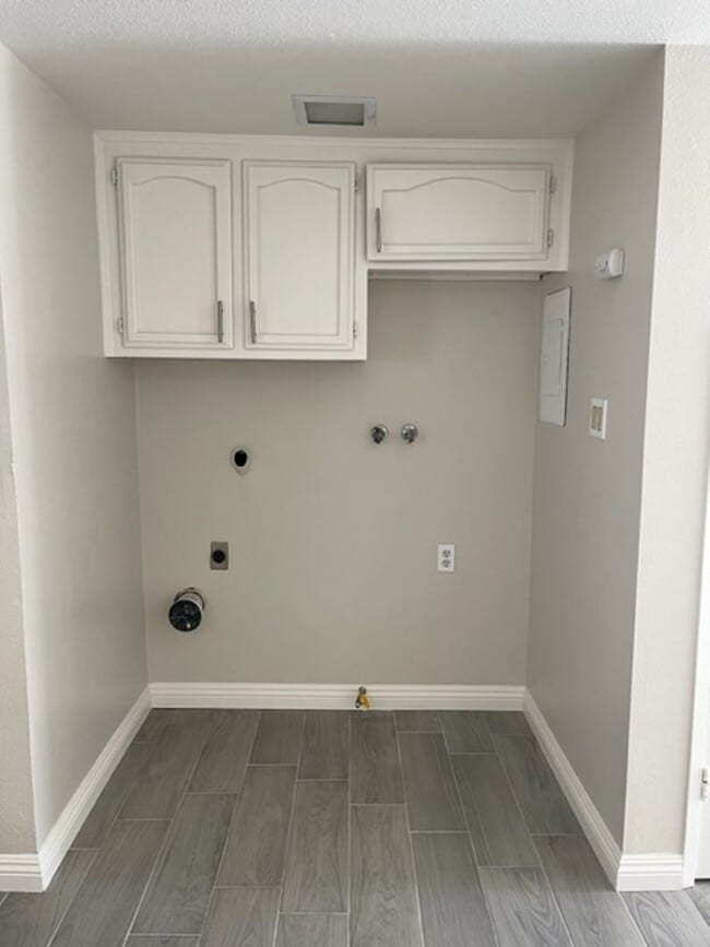 Building Photo - JP3524