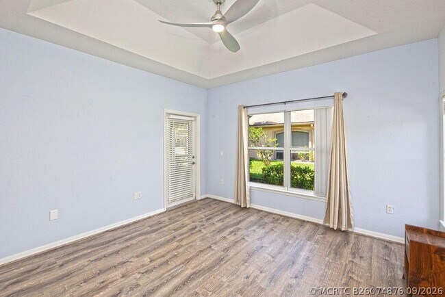 Building Photo - 1864 S Dovetail Dr