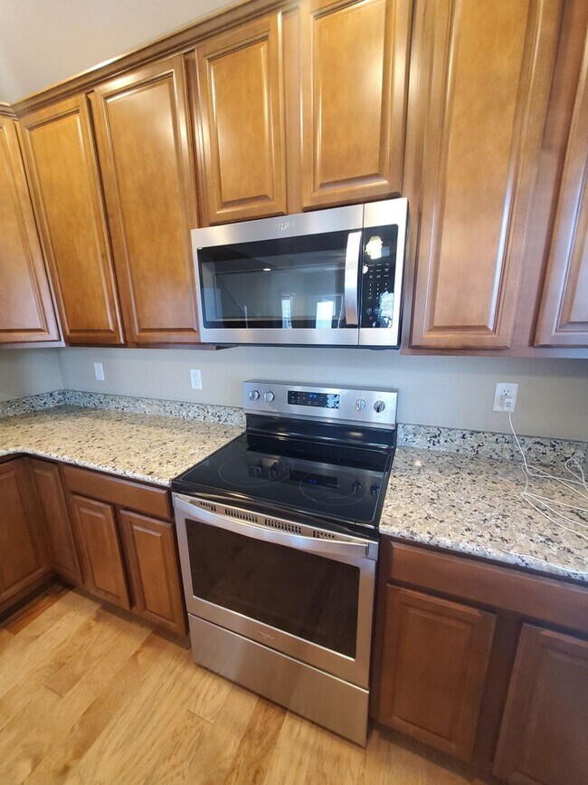 Building Photo - Updated 3 Bedroom Townhouse Across From Horsetooth Reservoir!