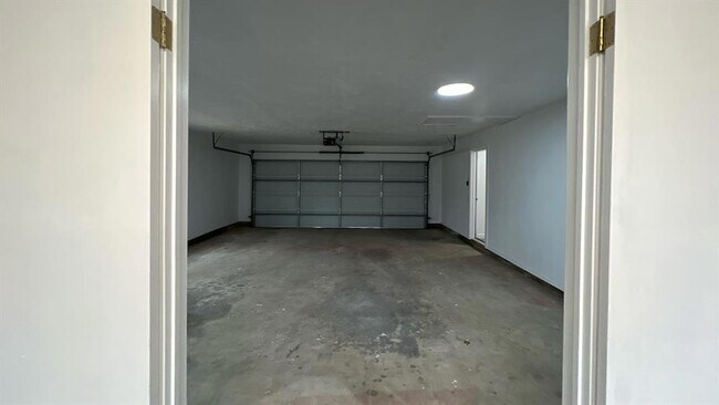 Building Photo - 12510 Maple Ridge Rd