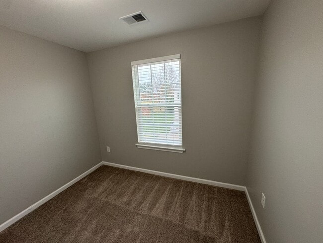 Building Photo - 1720 SF Townhome - 3 BR/1.5 BA in Vineland - Kings Crossing!