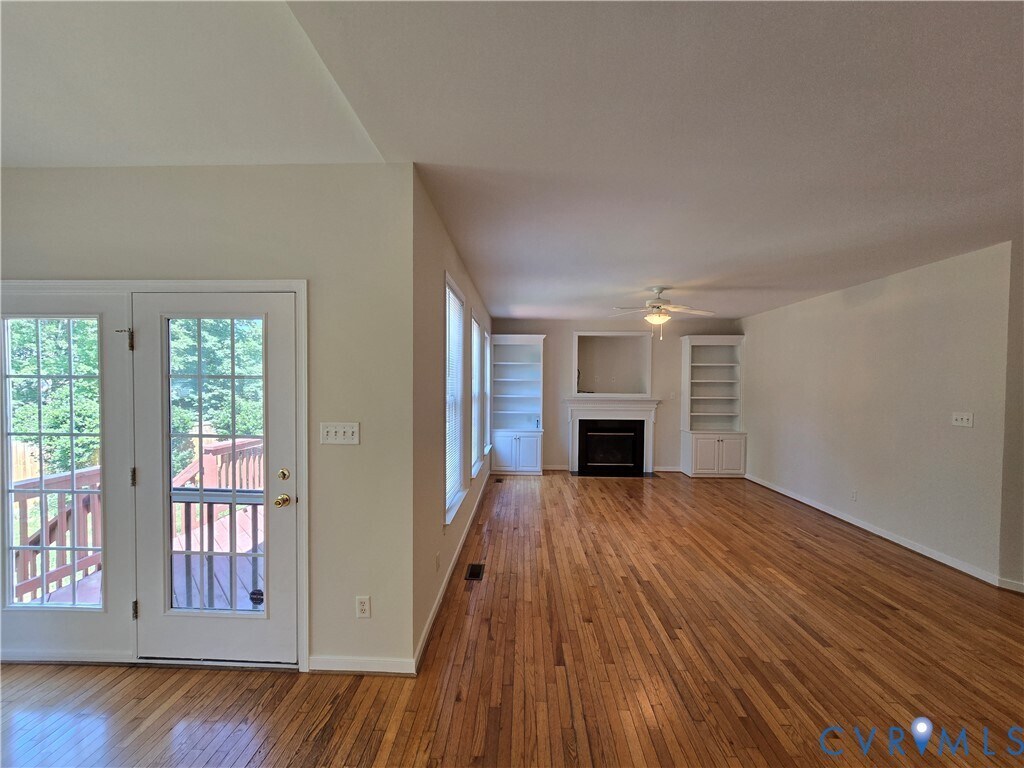 Building Photo - 9521 Pine Trails Ct
