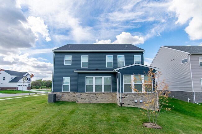 Building Photo - 717 Risdon Trail S