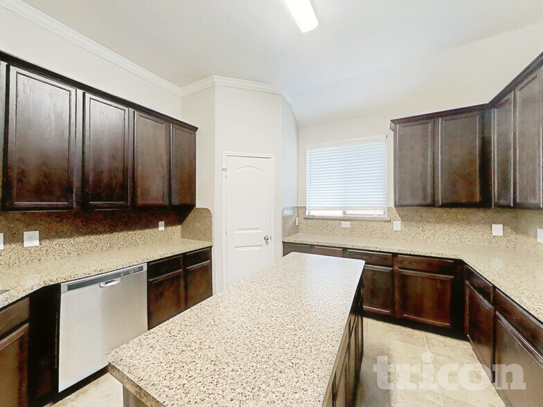 Building Photo - 1237 Chase Ln