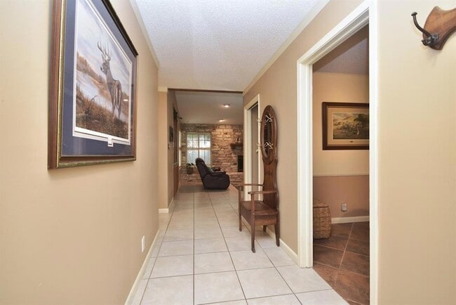 Building Photo - 40101 Heritage Holw