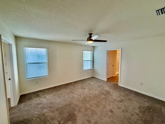 Building Photo - Beautiful Home in Newberry, FL – Spacious, Modern, and Peaceful Living