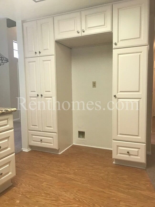 Building Photo - 13534 Longfellow Ln