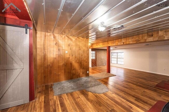 Building Photo - 808 S Yosemite St