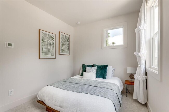 Building Photo - 1390 Cozy Cir SE