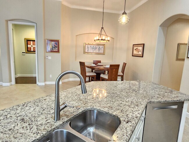 Building Photo - Annual Furnished or Unfurnished 3 Bedroom 2 Bathroom Second Floor Condo in Venetian Golf & River ...