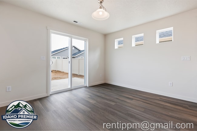 Building Photo - 7642 E Lightfoot St