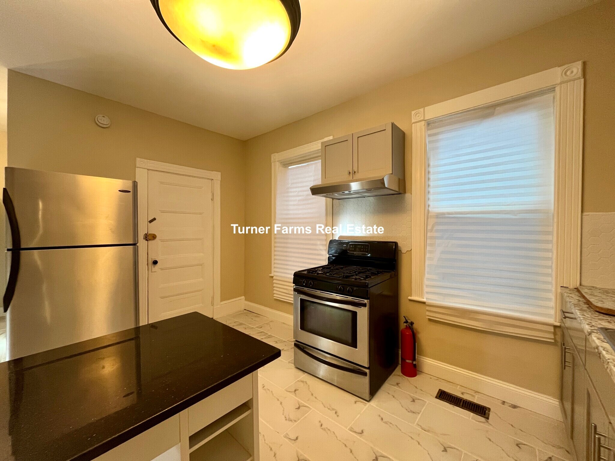 Building Photo - 10 Bucknam St