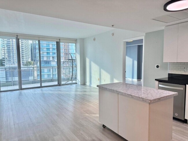 Building Photo - 92 SW 3rd St