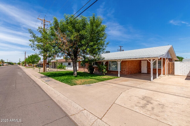 Building Photo - 2217 N 74th St
