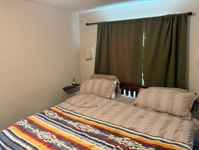 Building Photo - Great Single Level Home in Oakridge!