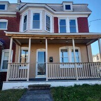 Building Photo - 320 W 31st St