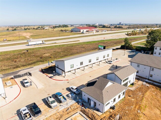 Building Photo - 2101 Reinke Rd