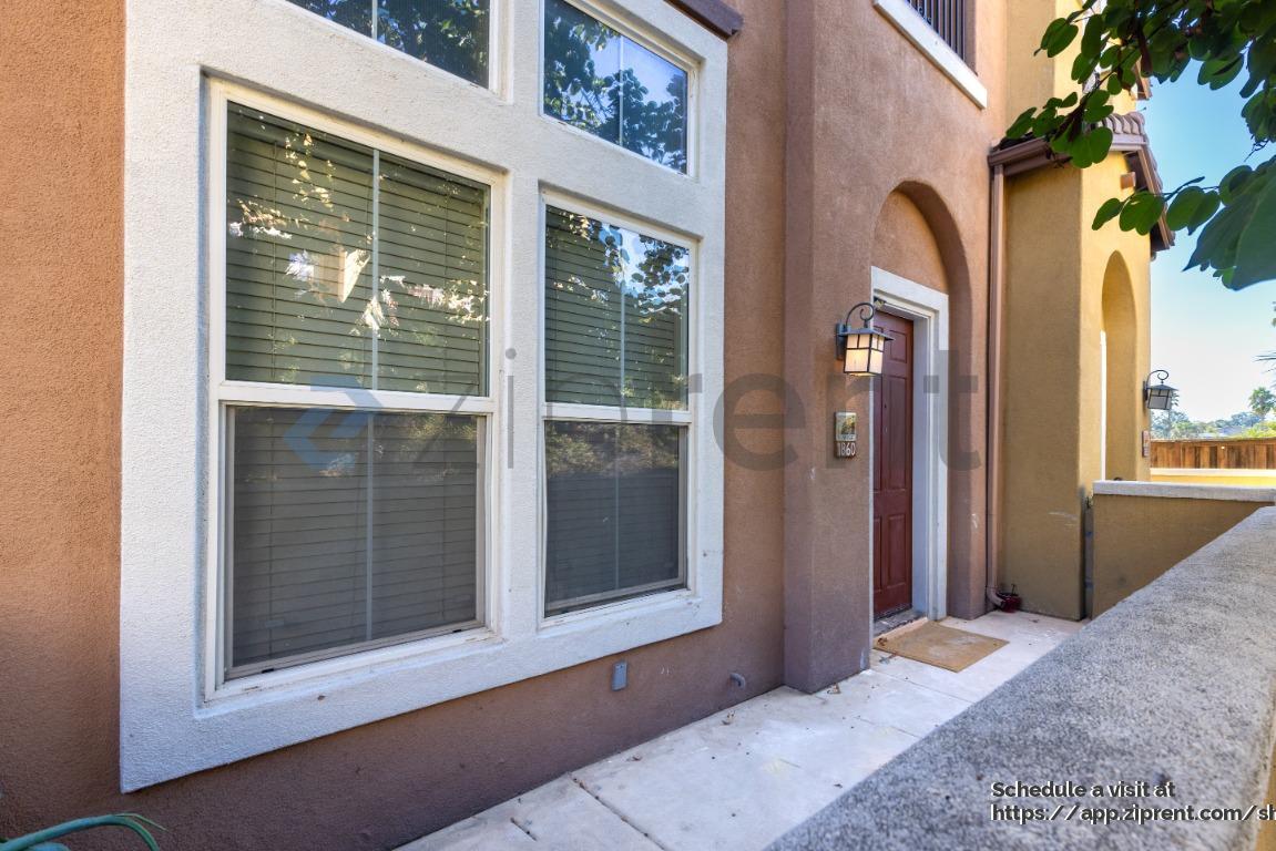 Building Photo - 1860 E 12th St