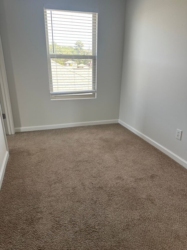 Building Photo - Owens Cross Roads/New Hope Area