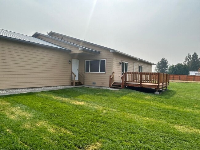 Building Photo - Beautiful 3 bed, 2 bath Hamilton home