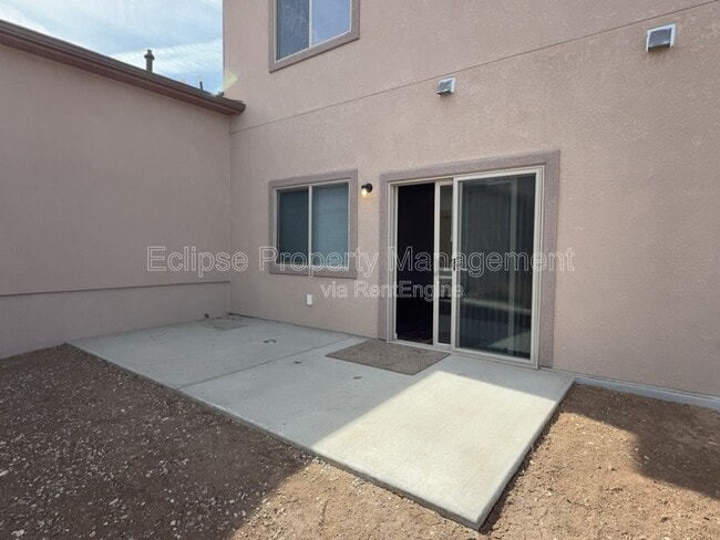 Building Photo - 250 Sasha St