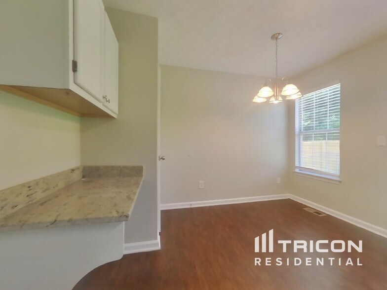 Building Photo - 102 Thornwood Dr