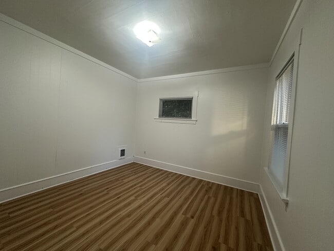 Building Photo - 7951 Maple Ave SE