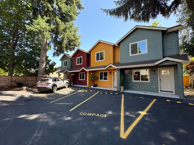 Building Photo - 2104 Westwood Ln