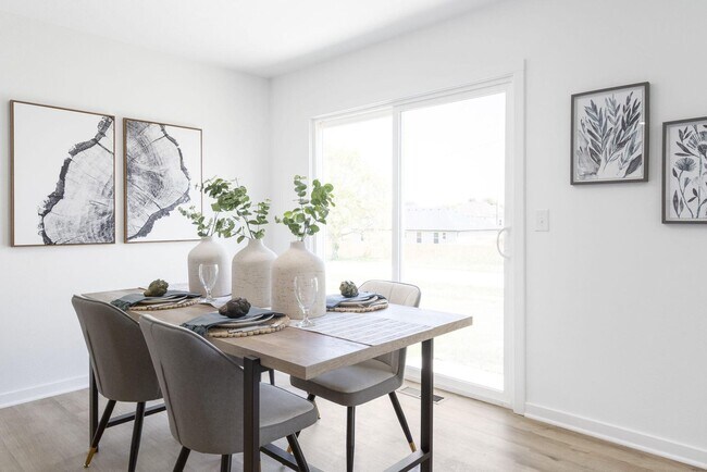 Building Photo - 310 Great Plns St