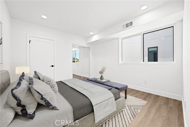 Building Photo - 6704 1/2 Kester Avenue, Los Angeles, CA 91405 - 4 BR 5 BA house