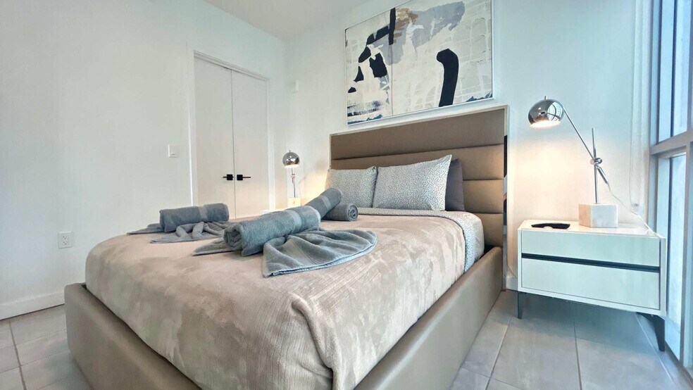 Building Photo - 227 NE 2nd St