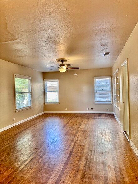 Living Area - 510 Elmwood Drive