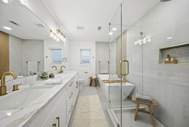 Building Photo - 2410 Del Norte St