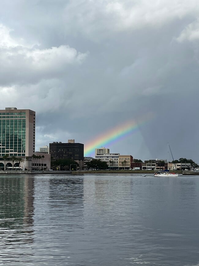 Building Photo - 1431 Riverplace Blvd