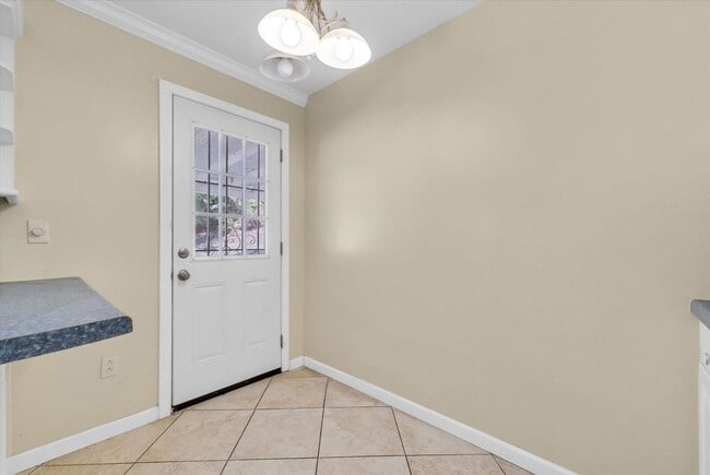 Building Photo - 175 Masters Ave